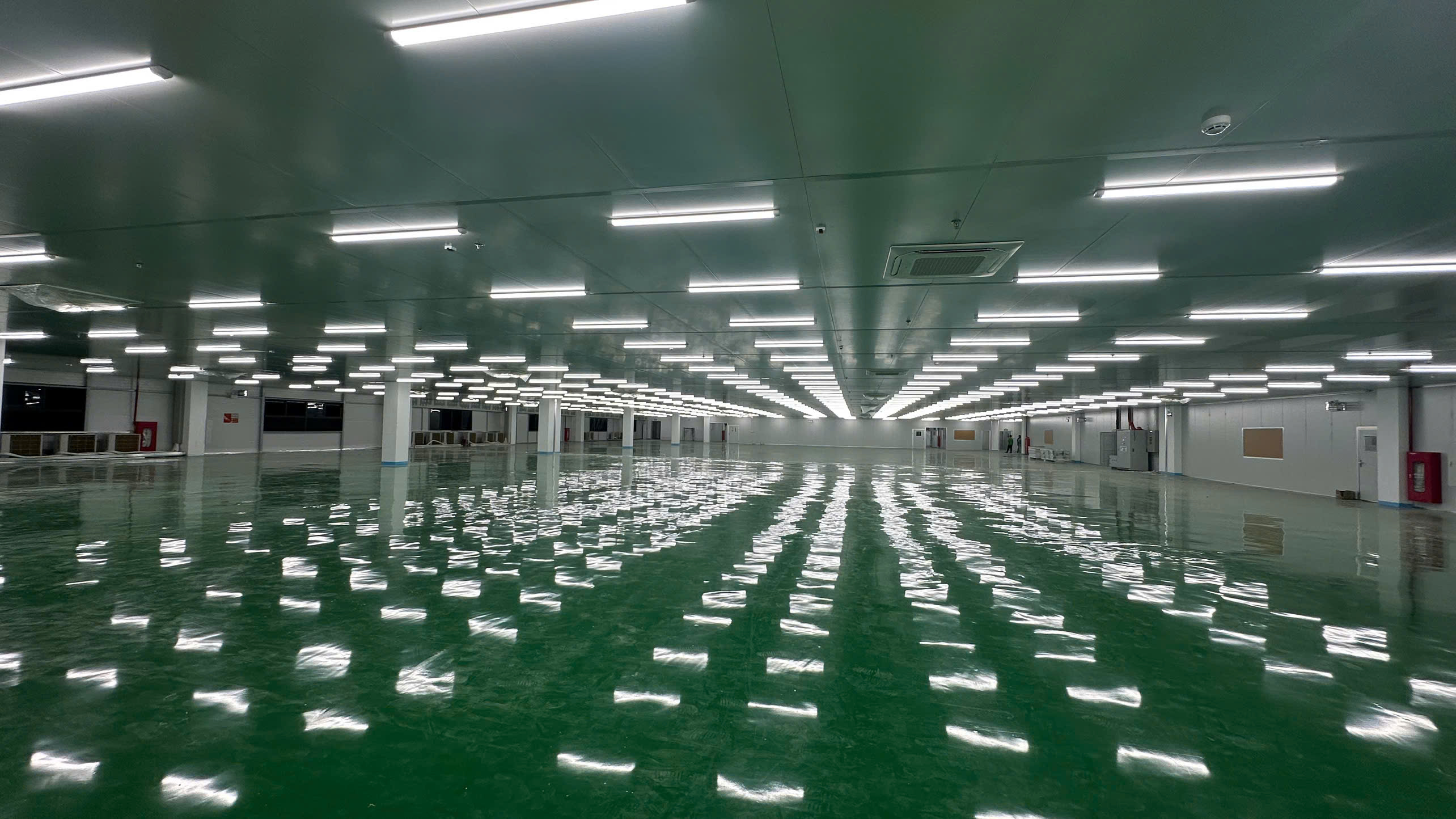 Dự án cung cấp 709 bộ đèn tuýp LED bán nguyệt 40w