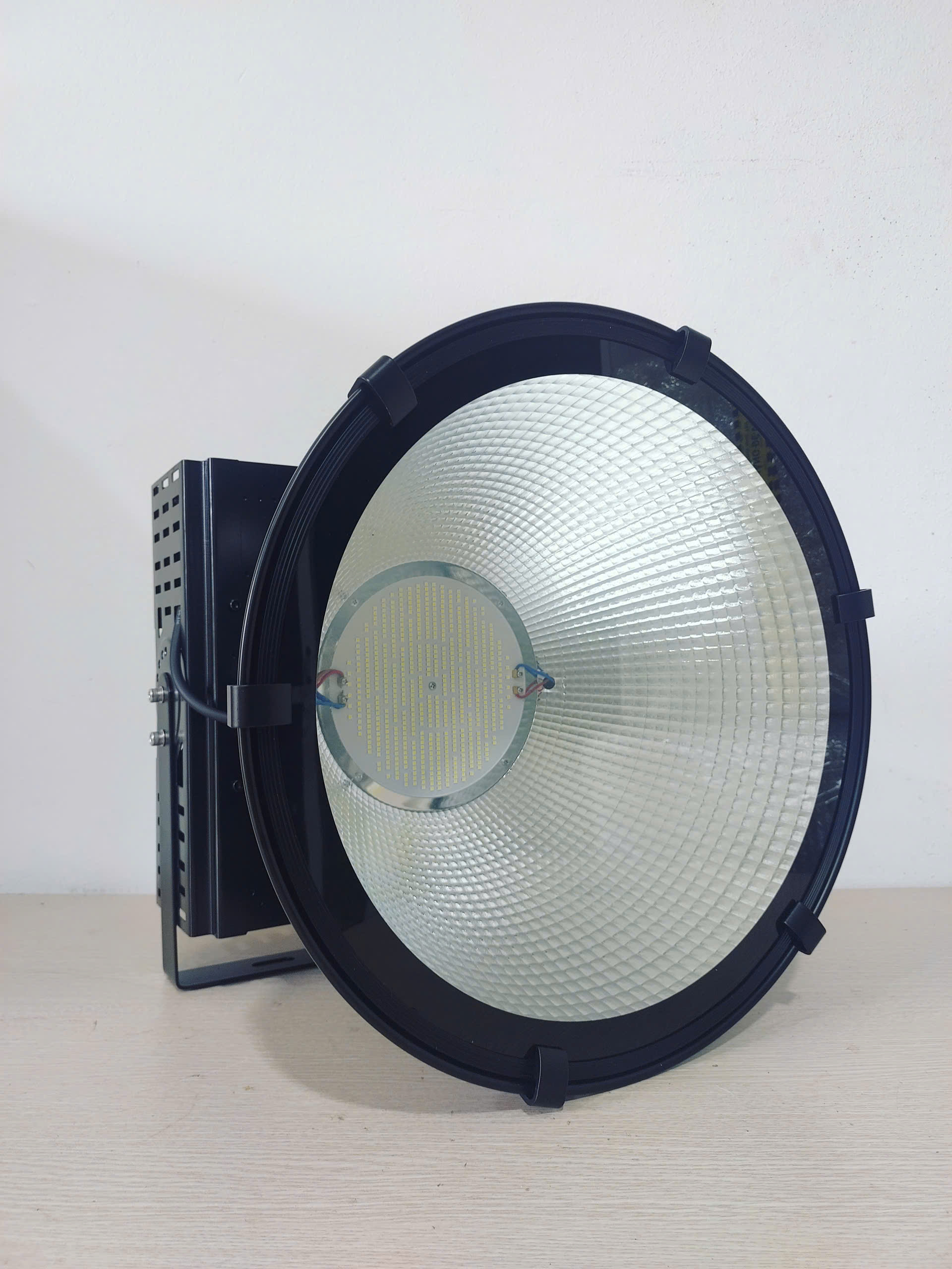 Đèn pha cầu cảng 400W siêu sáng – Giải pháp chiếu sáng công suất cao