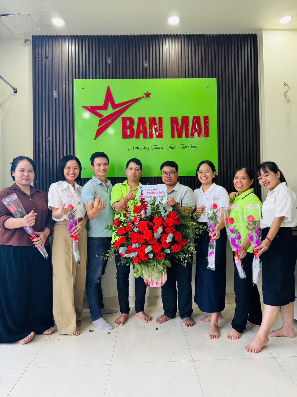 CÔNG TY TNHH ĐÈN LED BAN MAI CHÚC MỪNG NGÀY PHỤ NỮ VIỆT NAM 20/10