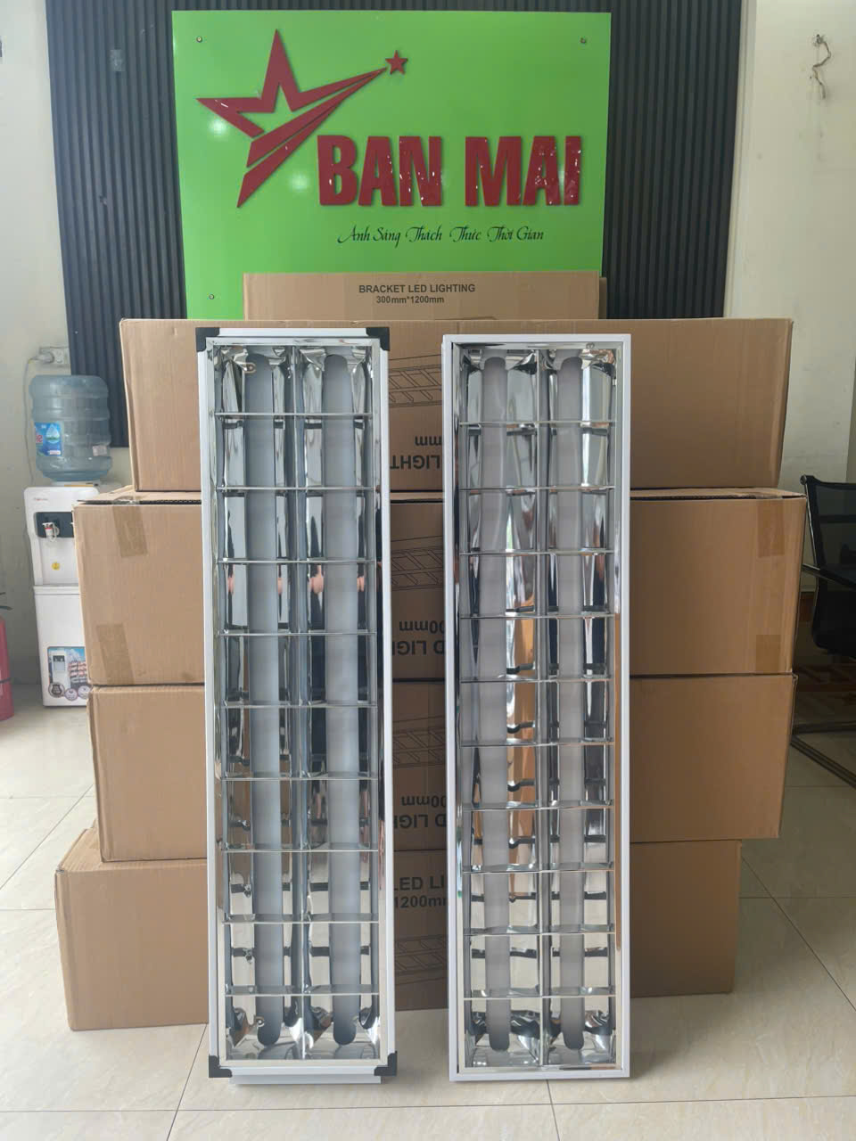 Ban Mai bàn giao 100 bộ máng xương cá 300×1200 cho Trường Đại học Sư phạm Hà Nội