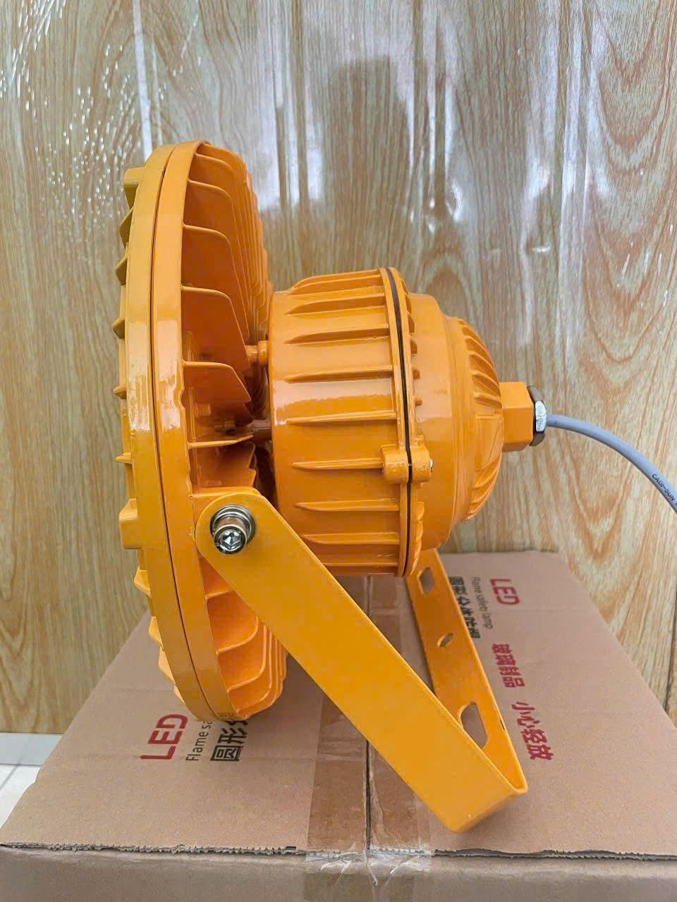 Đèn xưởng chống nổ