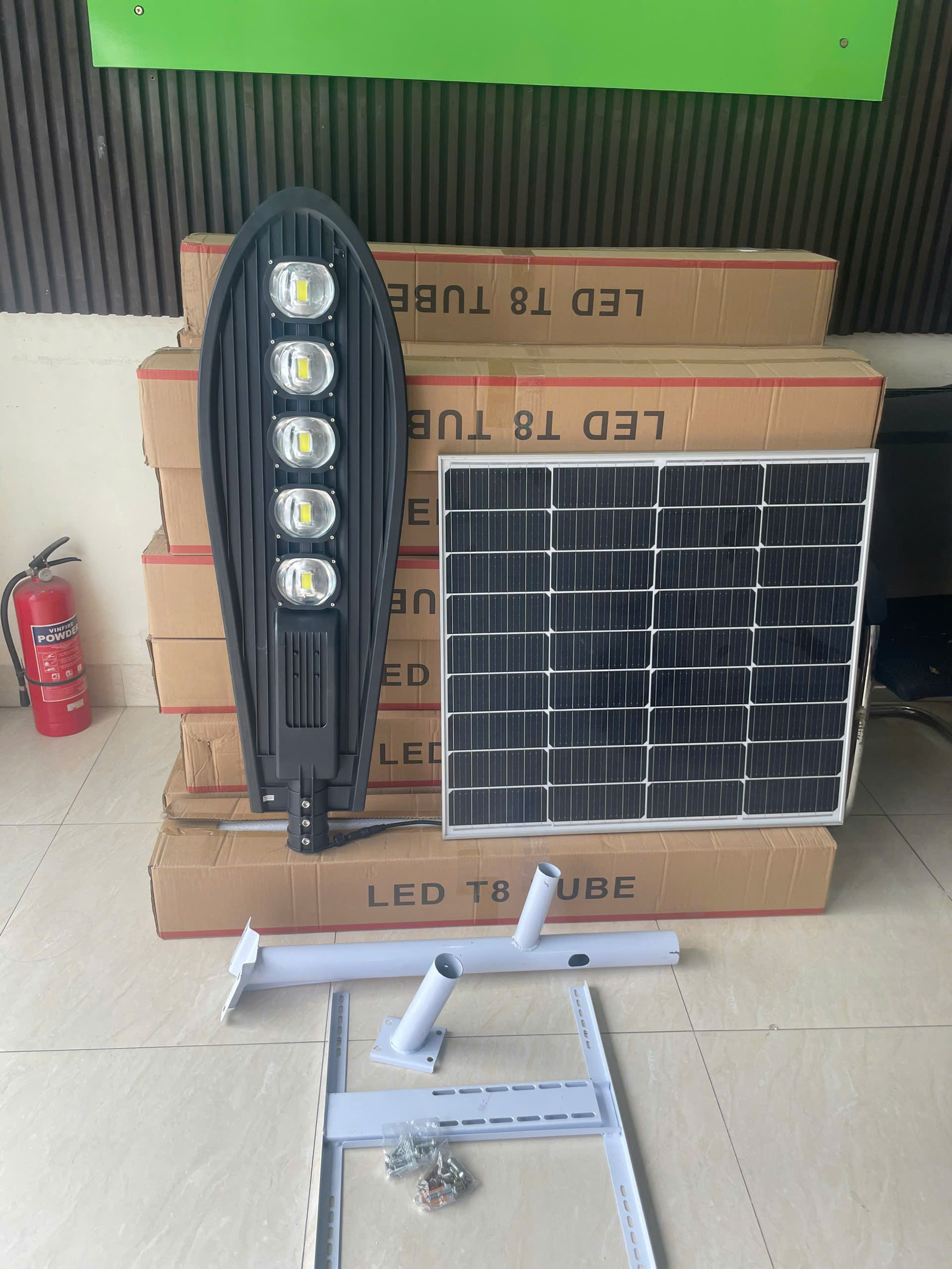 Đèn đường lá năng lượng 200w