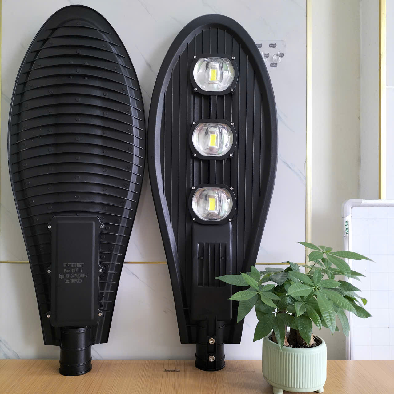 Đèn Đuòng Lá 150w