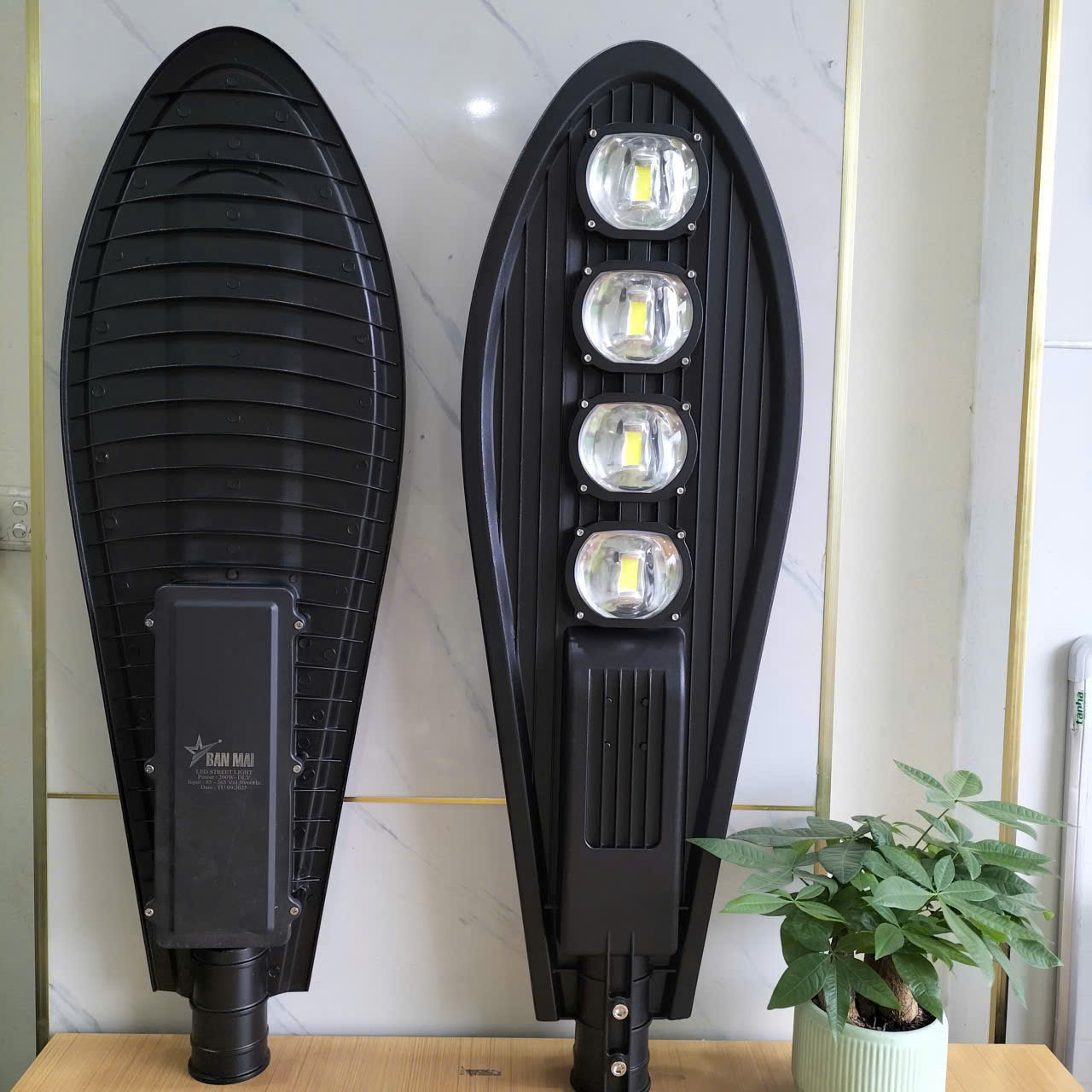 ĐÈN ĐƯỜNG LÁ 200W 